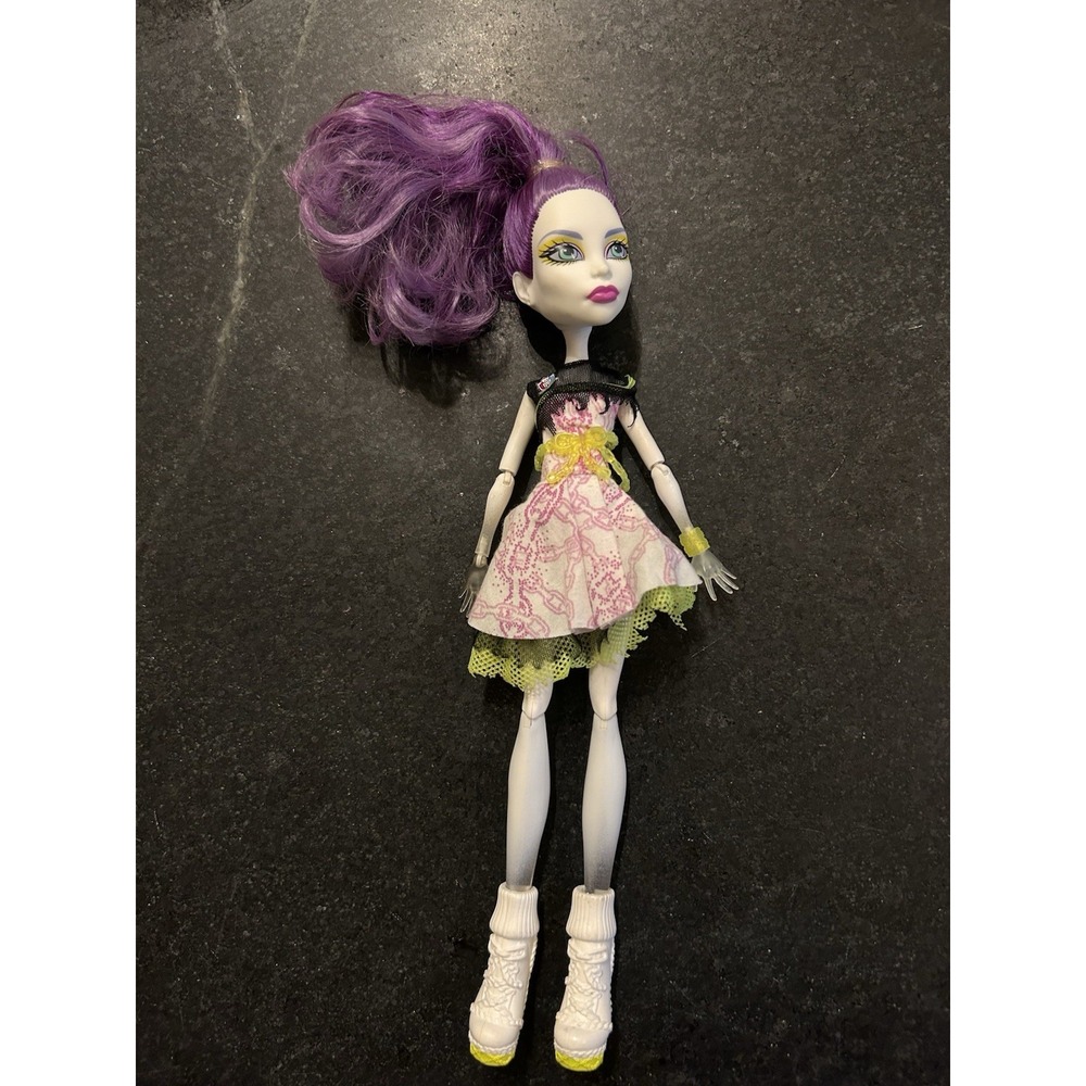 Monster High Doll Ghoul Sports Spectra Vondergeist Doll Mattel 2010